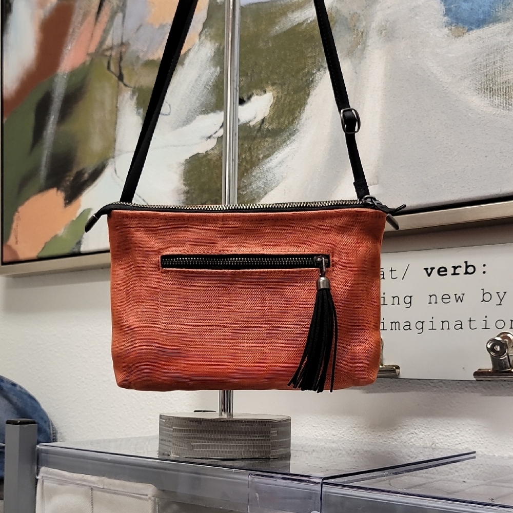 Smateria bags handmade from repurposed, industrial-strength netting Crossbody